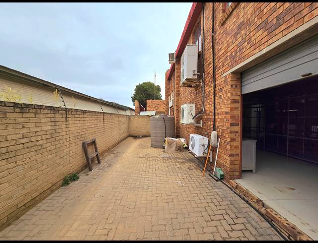 273M² WAREHOUSE FOR SALE IN KYA SANDS